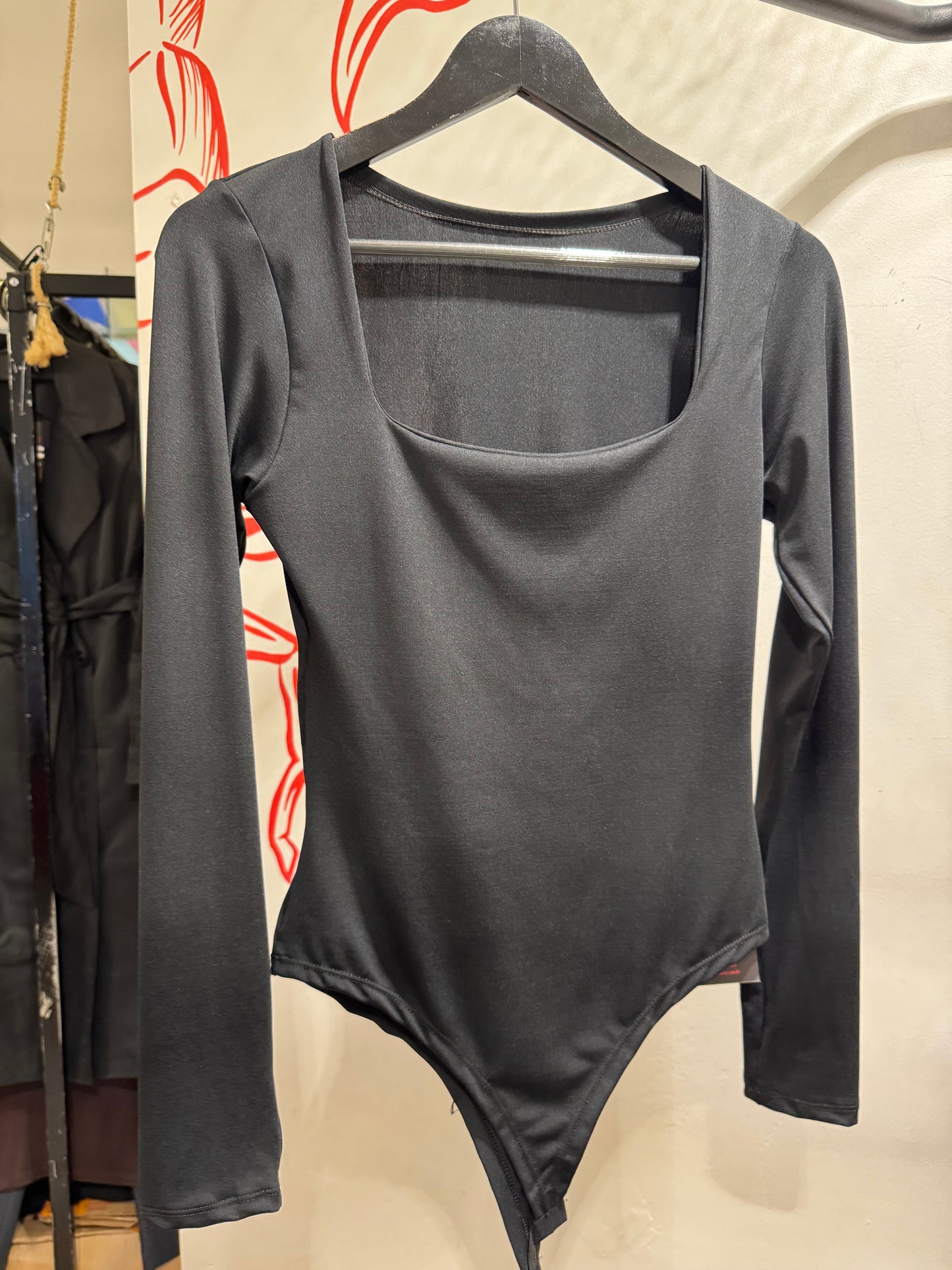 Body manga longa recorte quadrado