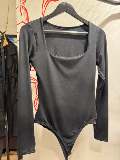 Body manga longa recorte quadrado