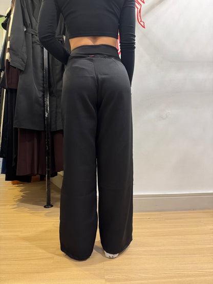 Calça de strass cae