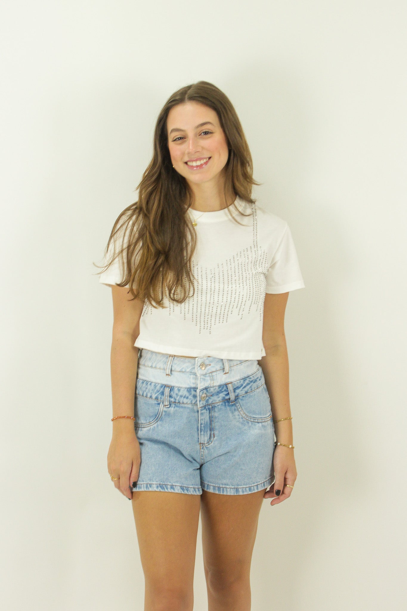 Cropped com desenho em strass