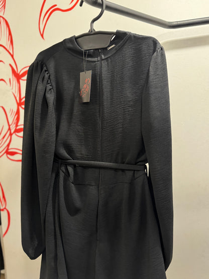 Macaquinho solto com cinto preto