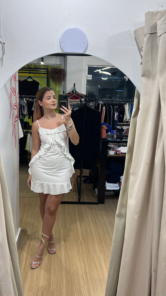 Vestido curto com babados