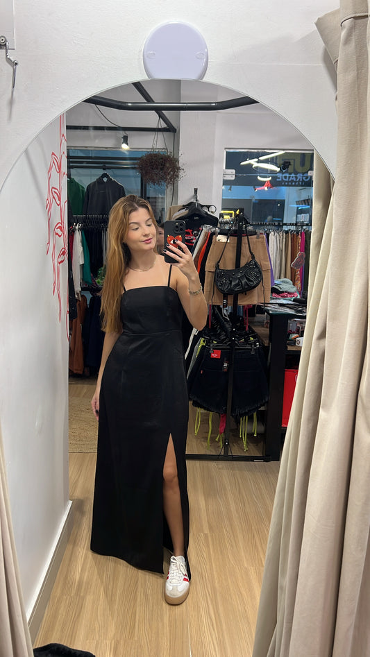 Vestido midi com fenda