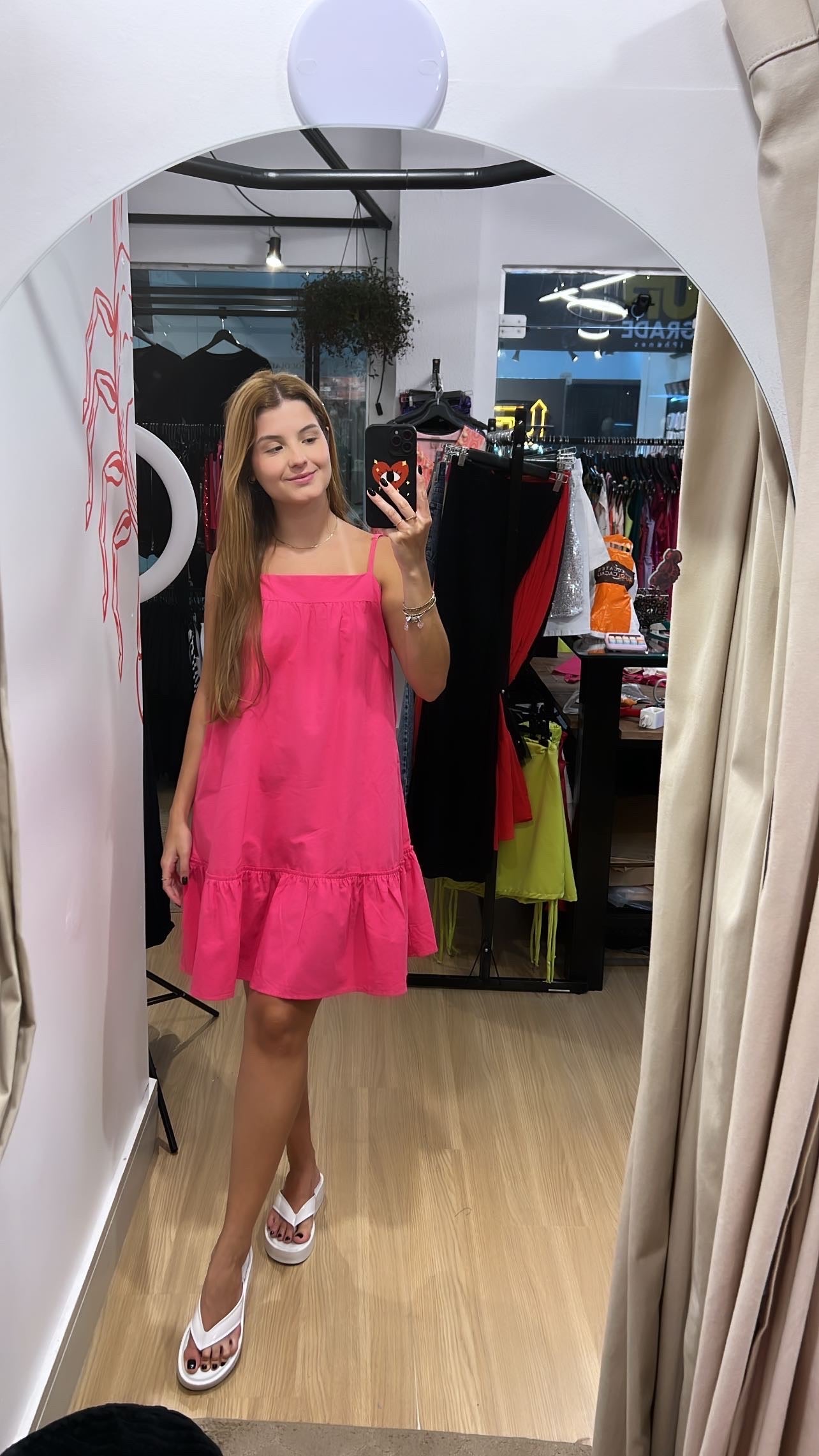 Vestido colorido com babados