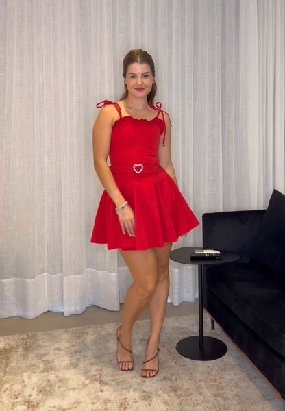 Vestido com babados e cinto