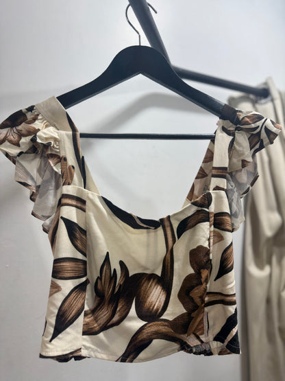 Cropped estampado com babado nas alças