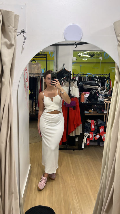 Vestido midi branco com transpasse