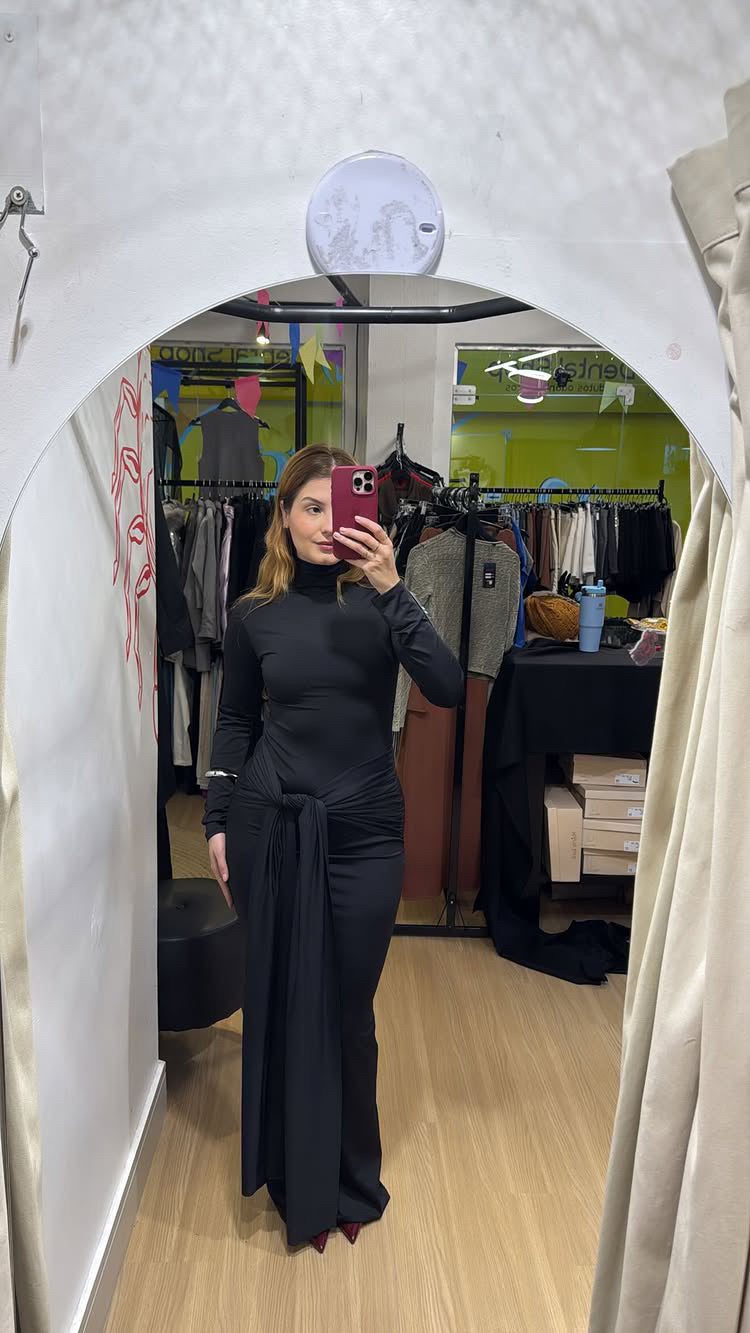 Vestido longo com amarração na parte da frente