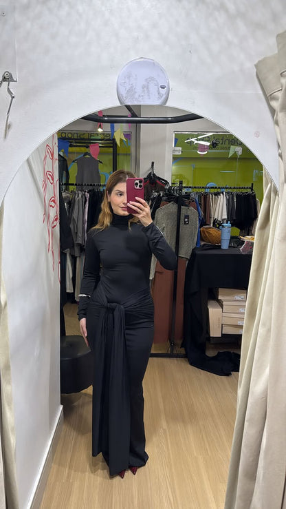 Vestido longo com amarração na parte da frente