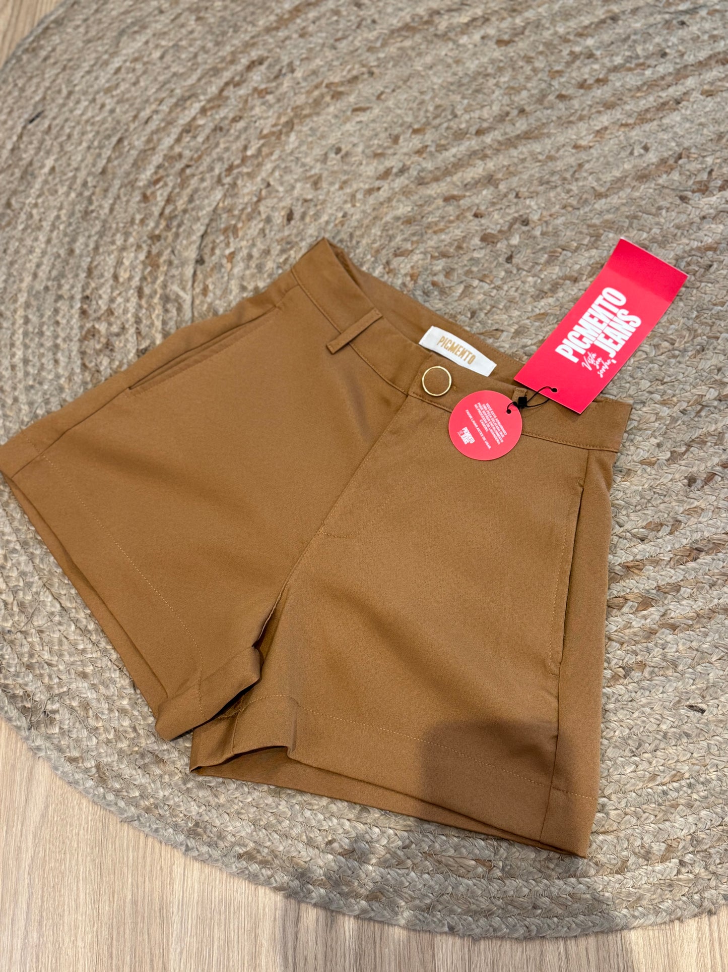 Shorts alfaiataria marrom