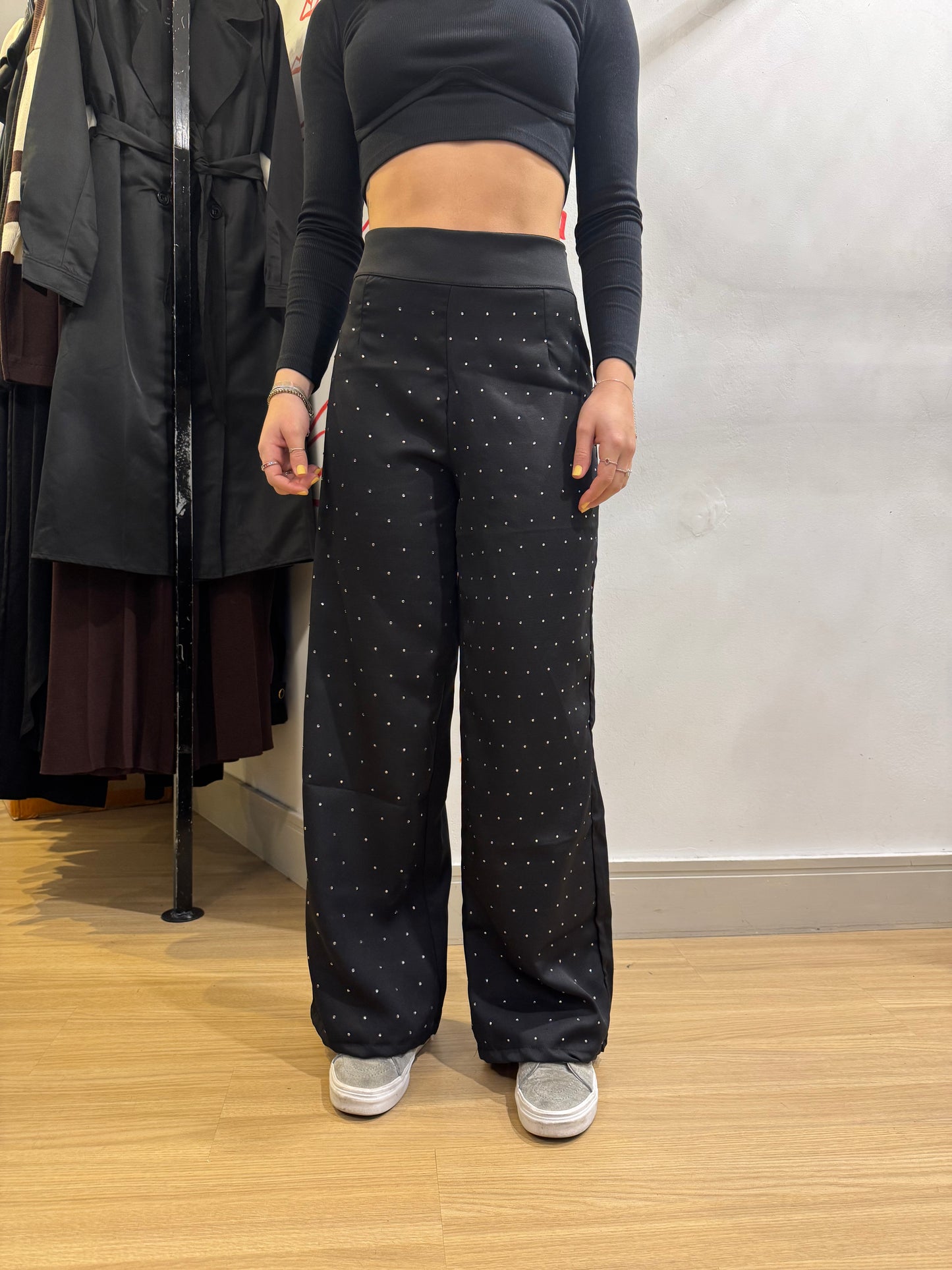 Calça de strass cae