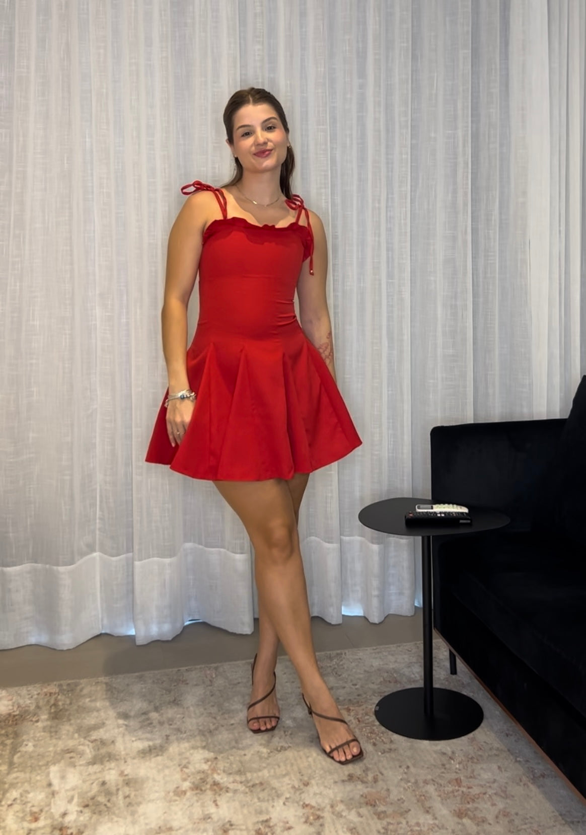 Vestido com babados e cinto