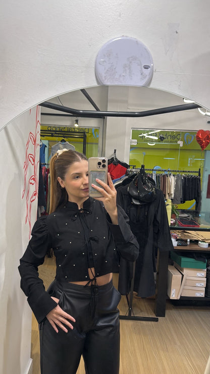 Camisa Cropped Com Amarrações E Strass