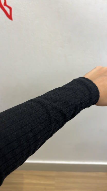 Vestido midi com mangas e fenda atrás