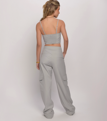 Calça wide leg cargo com detalhe de botão no cós