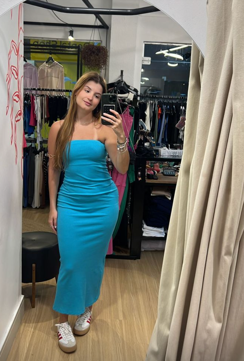 Vestido midi tomara que caia canelado