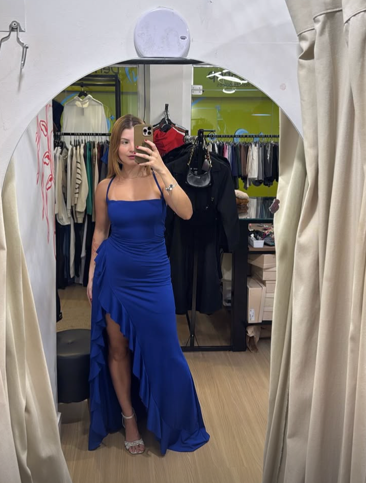 Vestido longo com fenda de babados