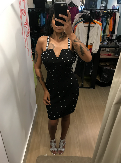 Vestido preto com pedras