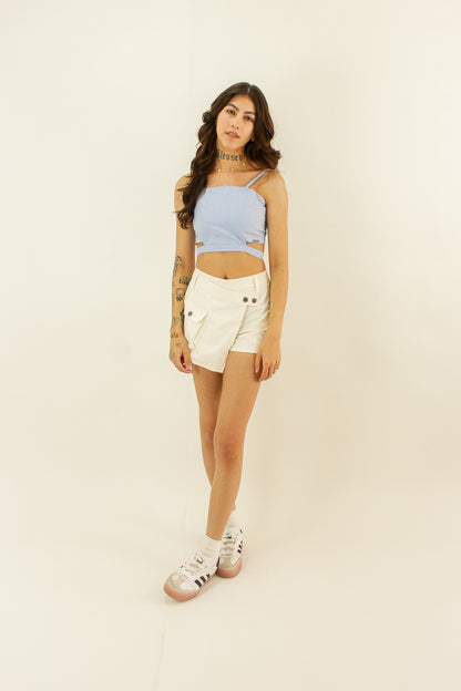 Conjunto de Cropped de listras com recorte na cintura e shorts saia cargo