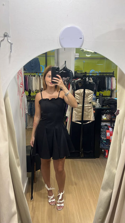 Vestido com babados e cinto