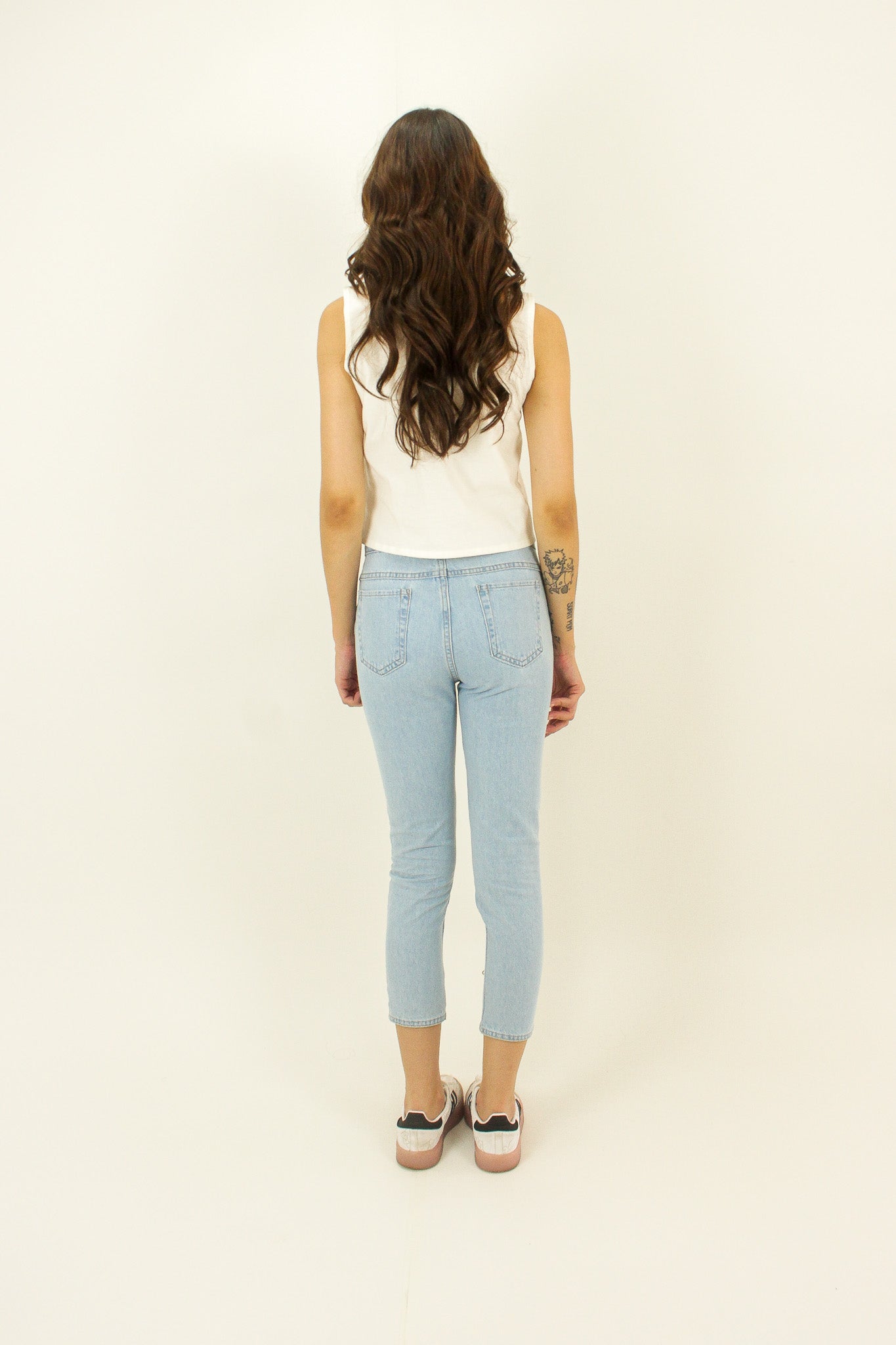 Regata cropped com bolinhas pratas