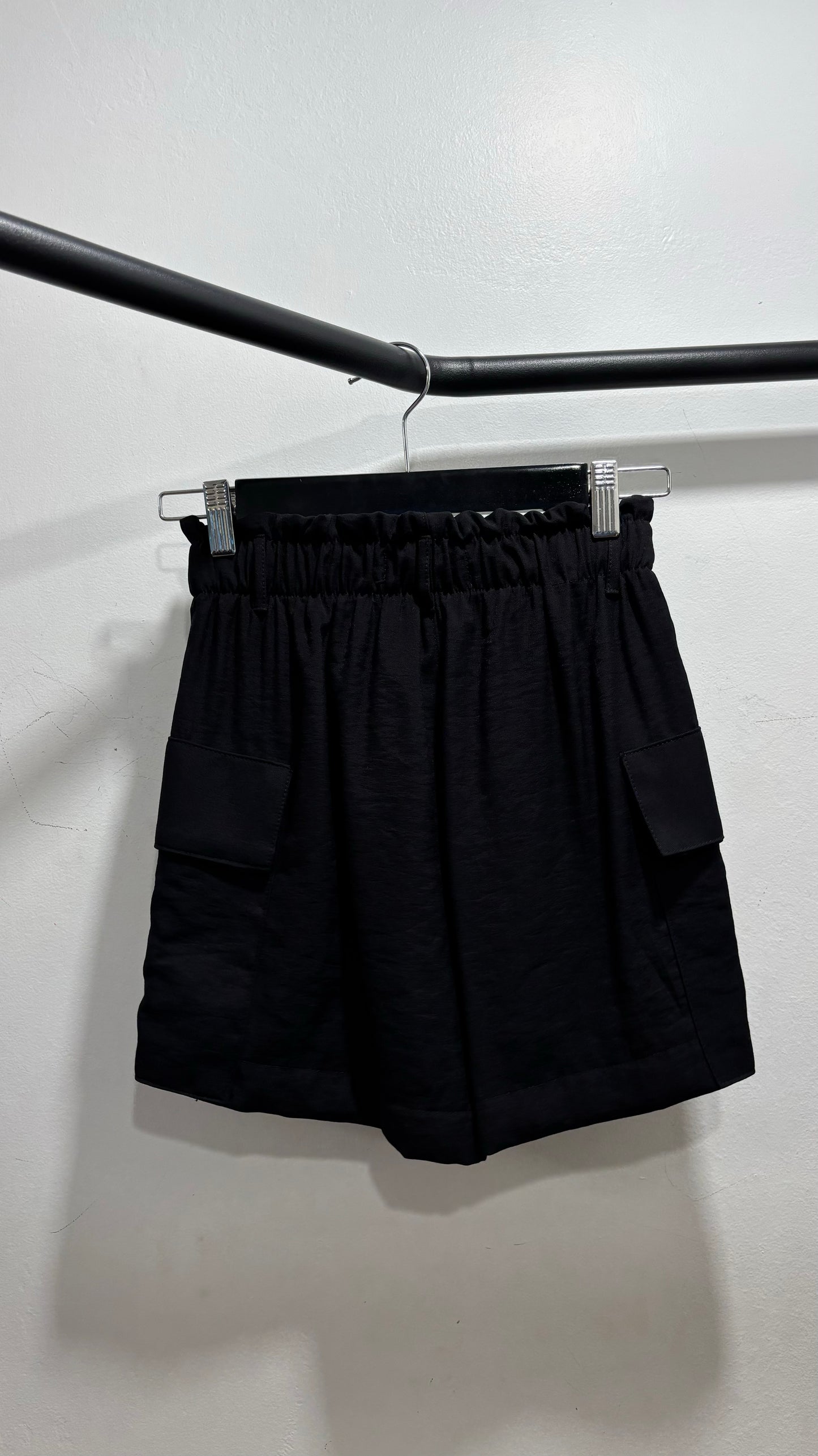 Shorts cargo preto