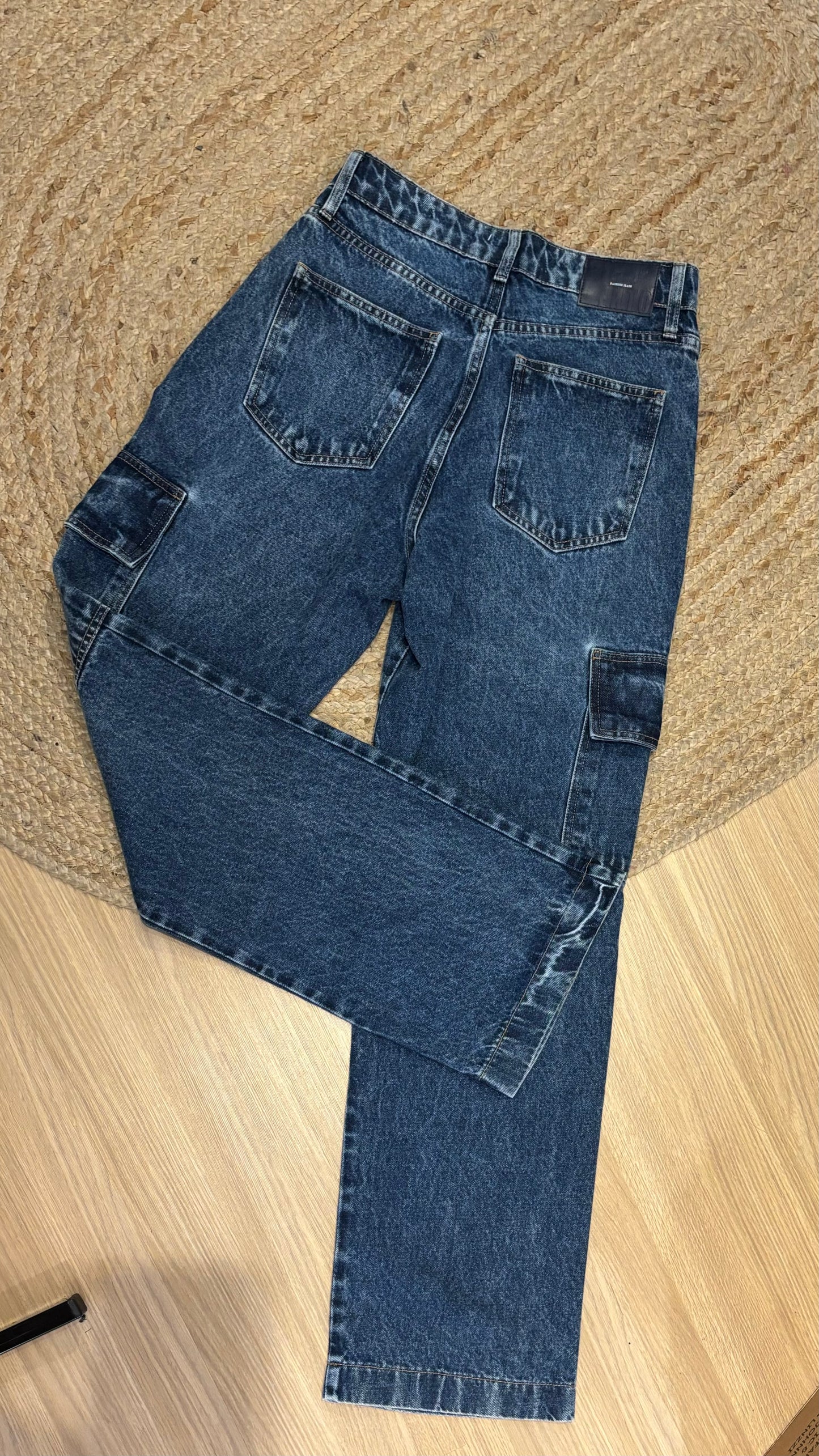 Calça cargo jeans escuro estonada