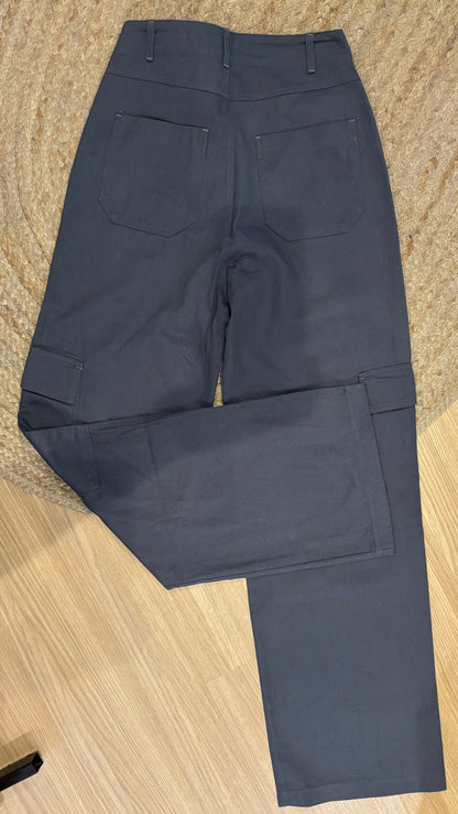 Calça cargo cinza escuro