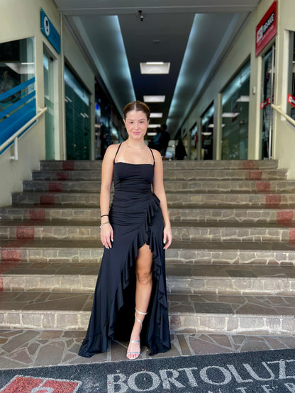 Vestido longo com fenda de babados