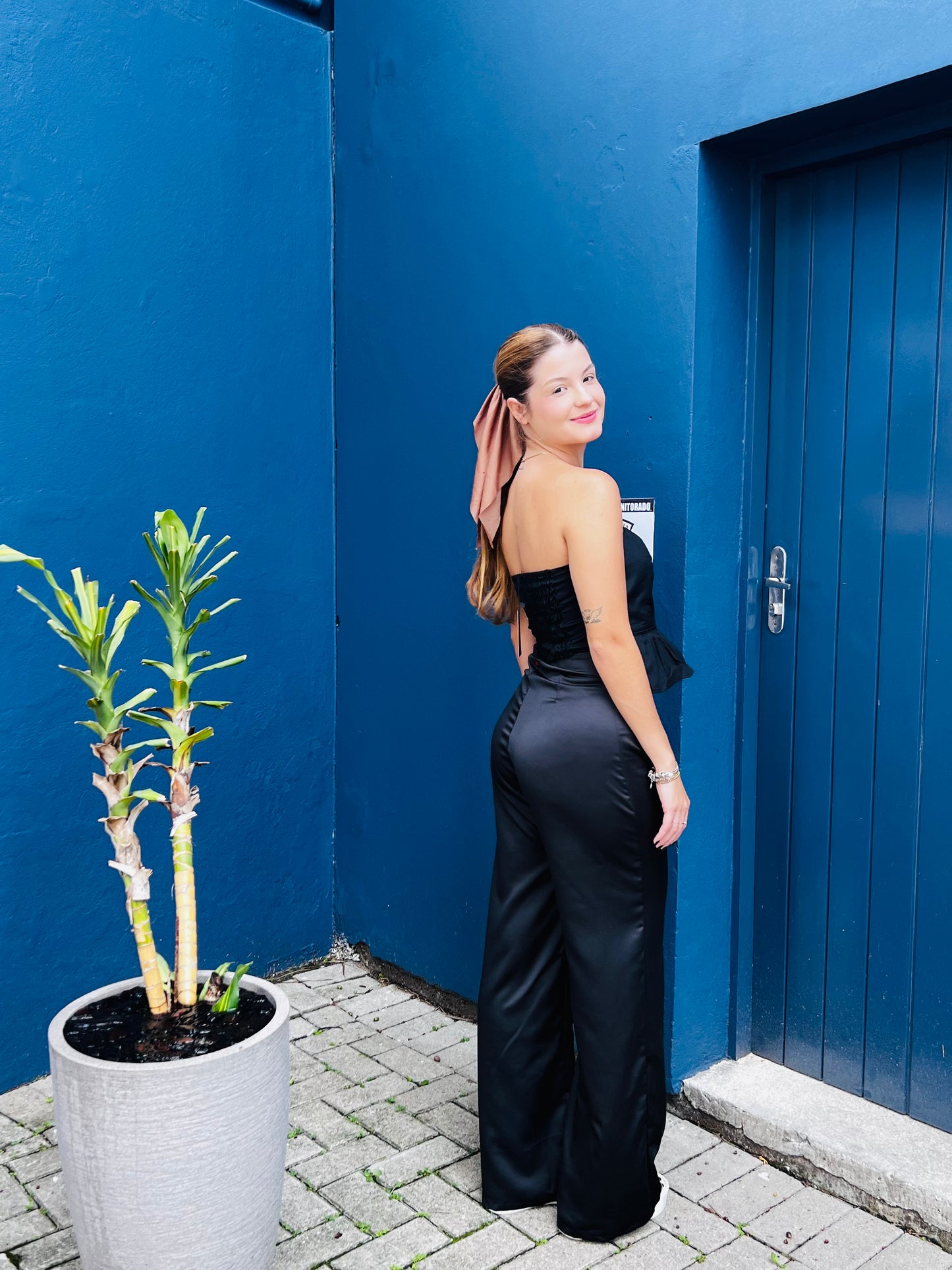 Calça Cae acetinada preta
