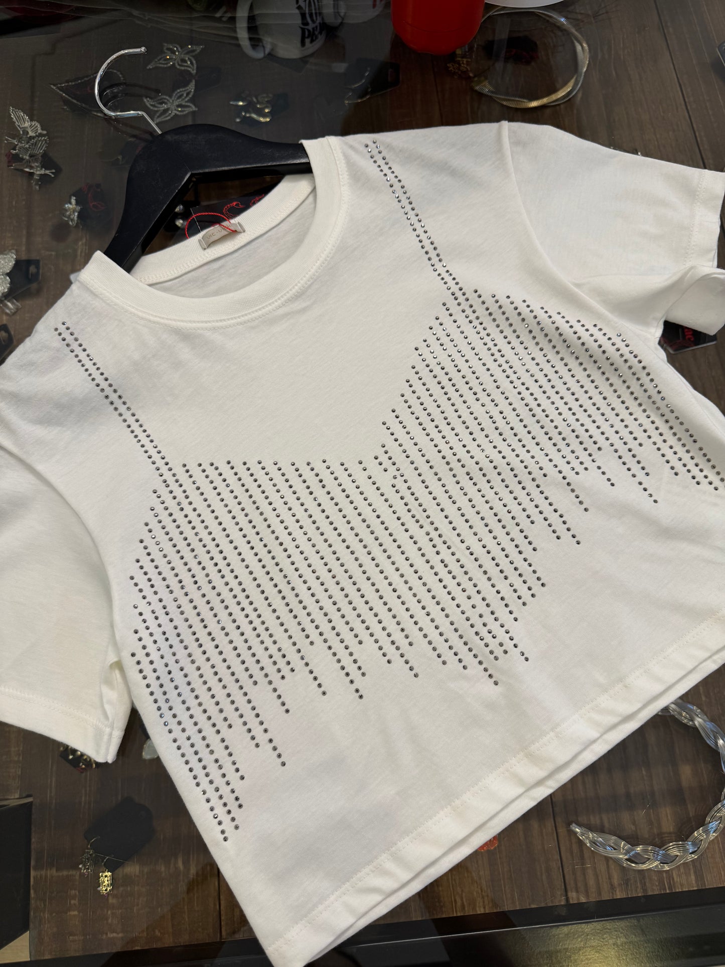 Cropped com desenho em strass