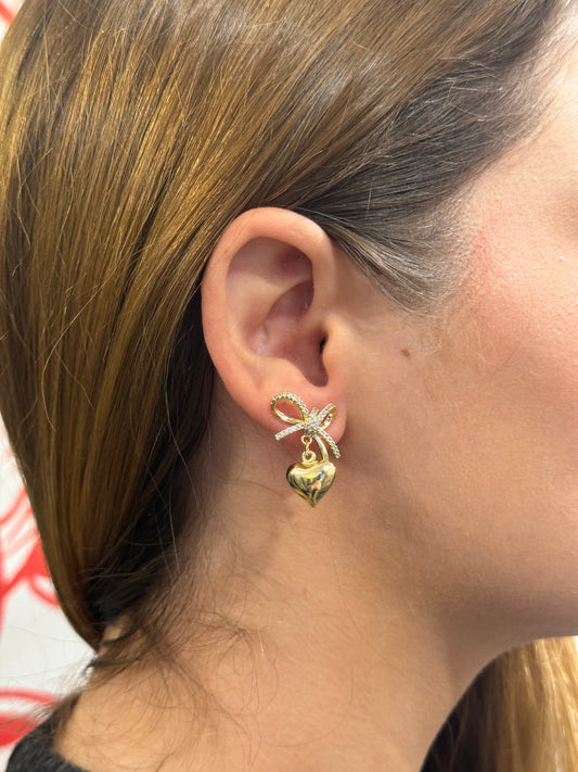 Brinco laço e coração