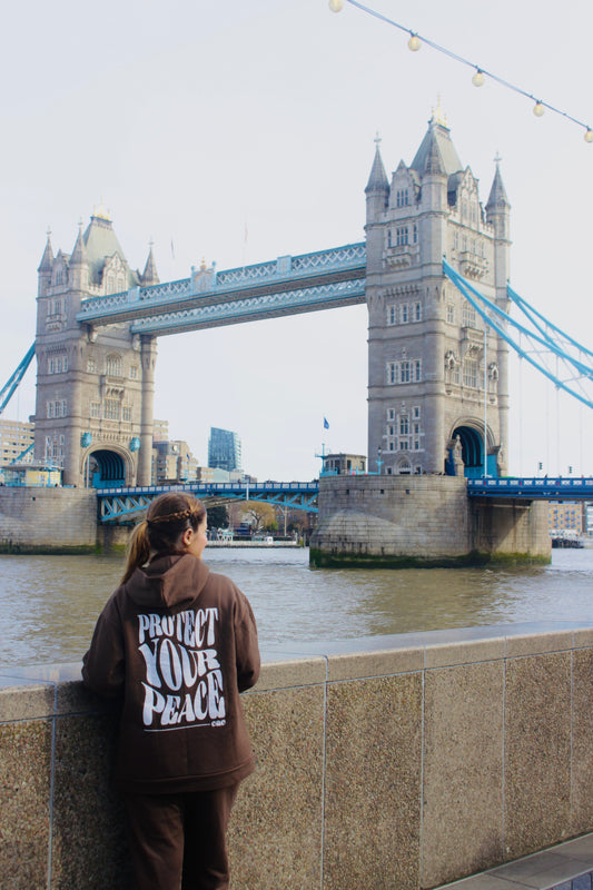 Moletom protect your peace marrom