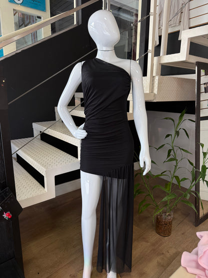 Vestido Preto Assimétrico com Tule