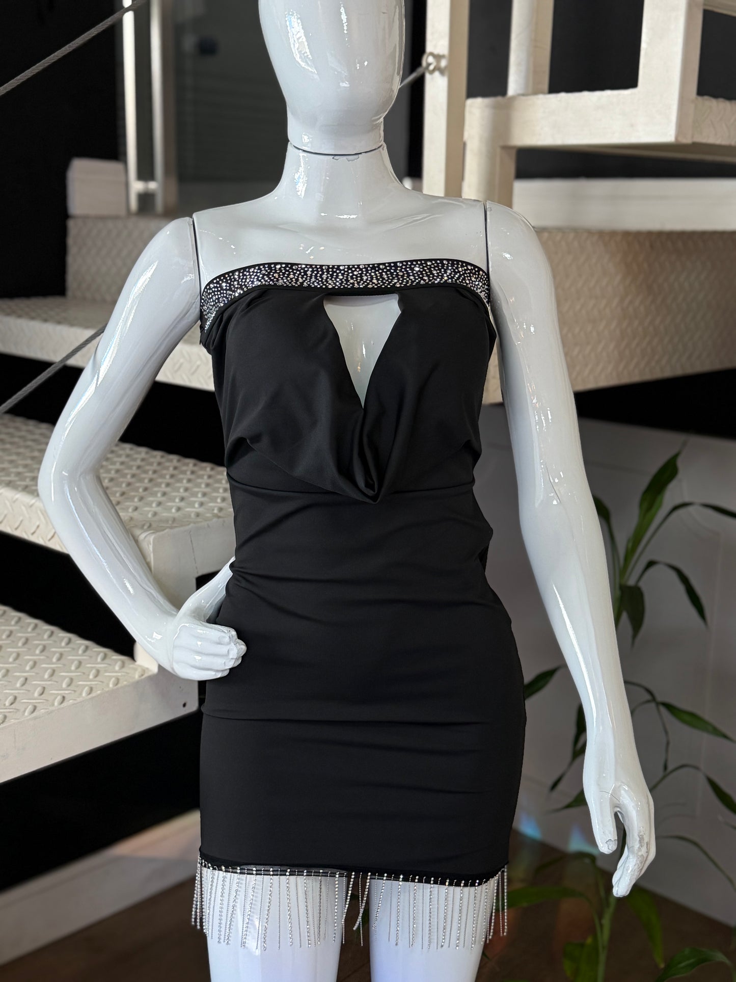 Vestido Preto com Strass e Franjas