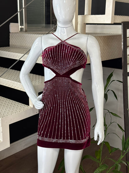 Vestido Vinho com Strass e Recortes