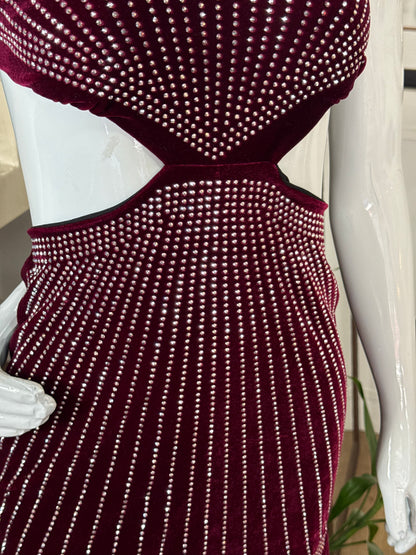 Vestido Vinho com Strass e Recortes