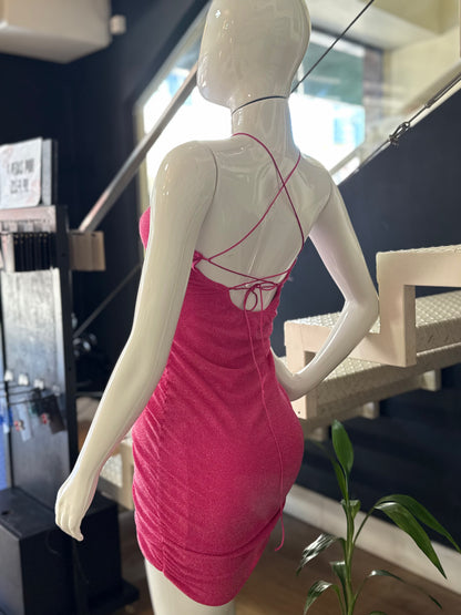 Vestido Pink com Brilho e Costas Abertas