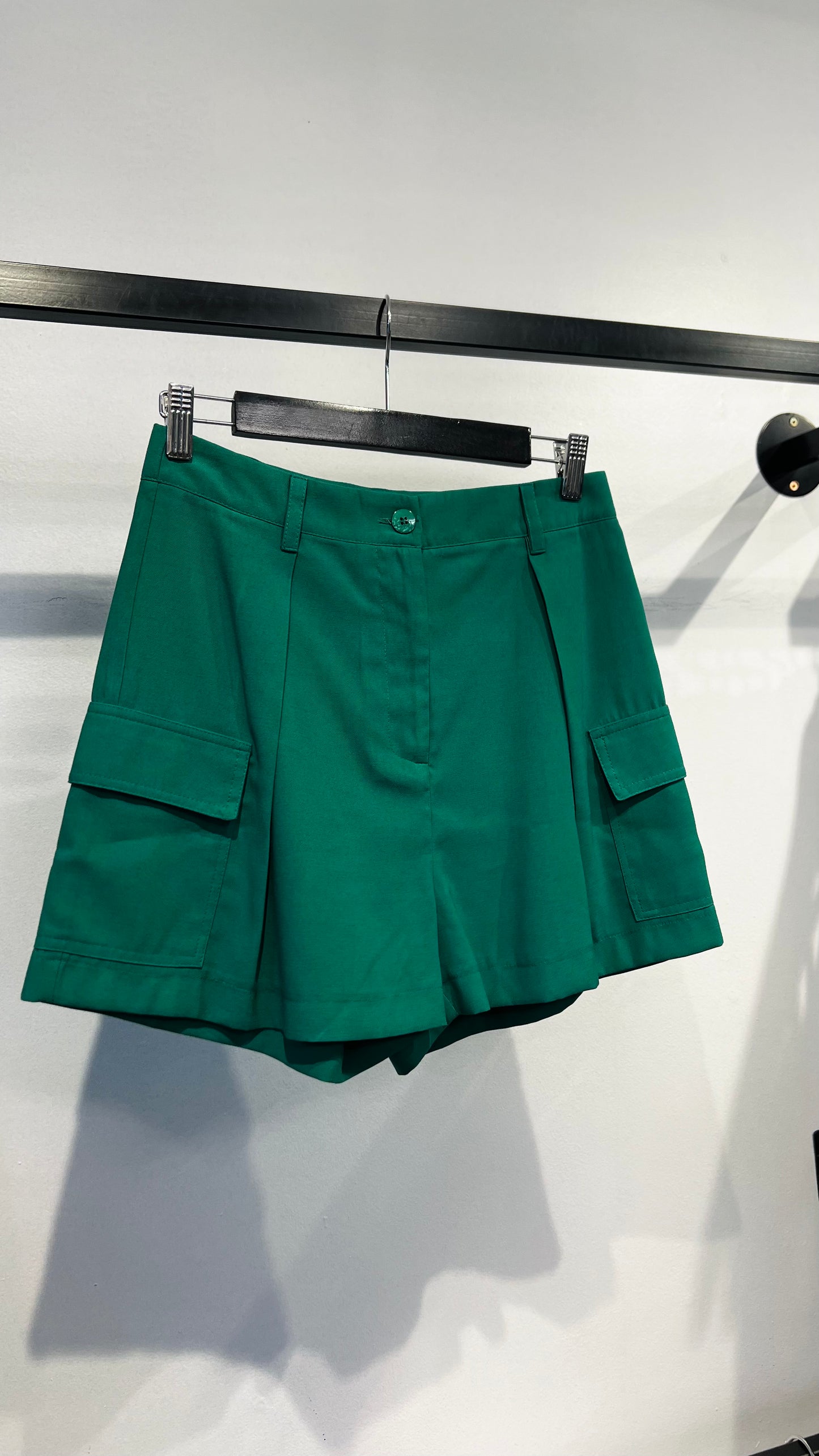 Shorts alfaiataria cargo verde