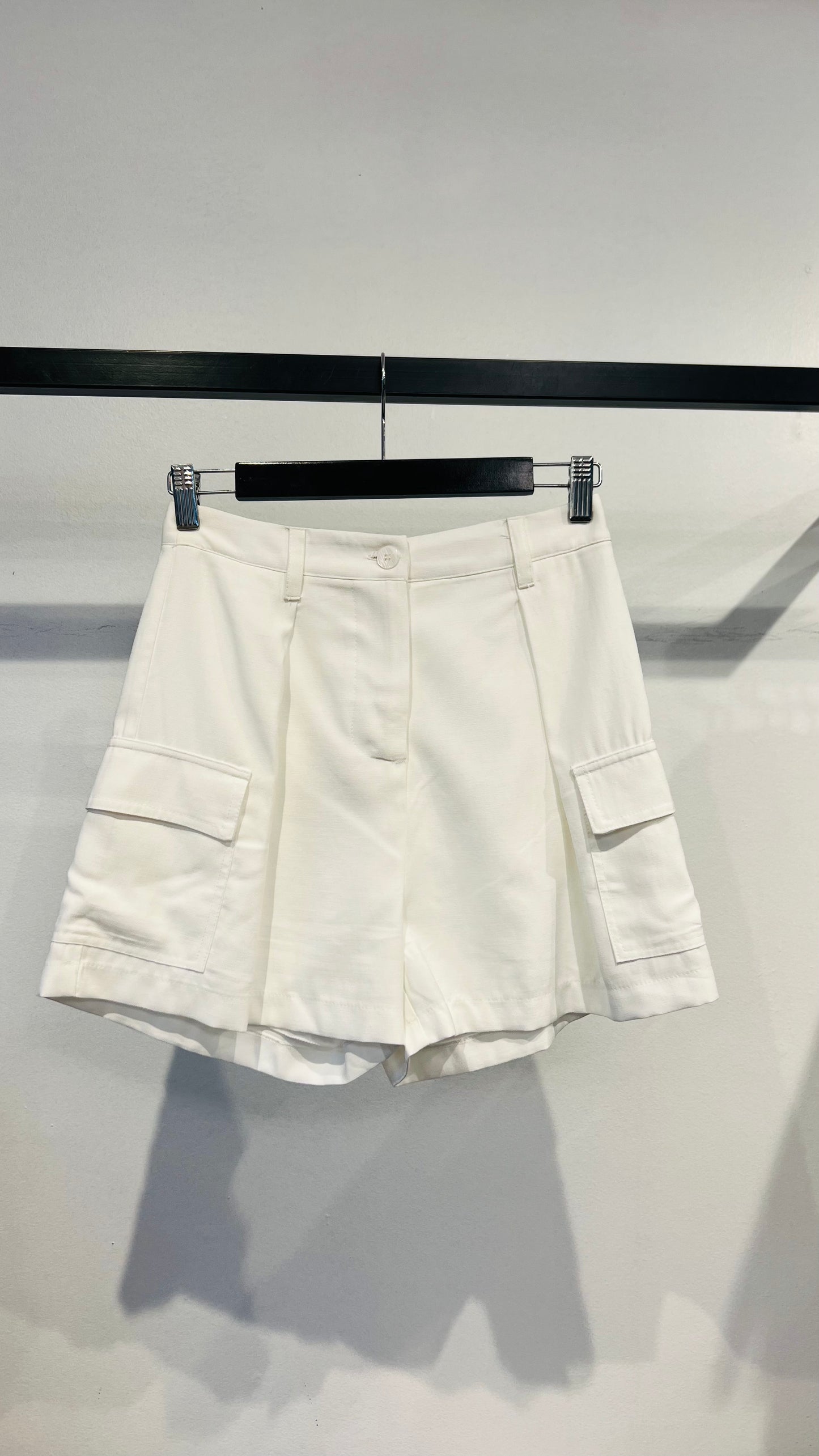 Shorts alfaiataria cargo branco