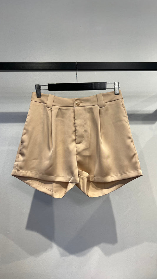 Shorts alfaiataria acetinado bege