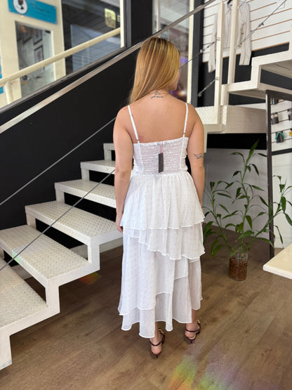 Vestido Branco Midi Assimétrico com Babados