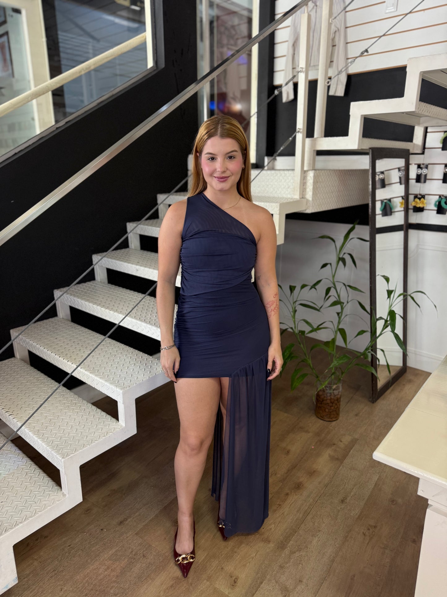 Vestido Azul Assimétrico com Tule