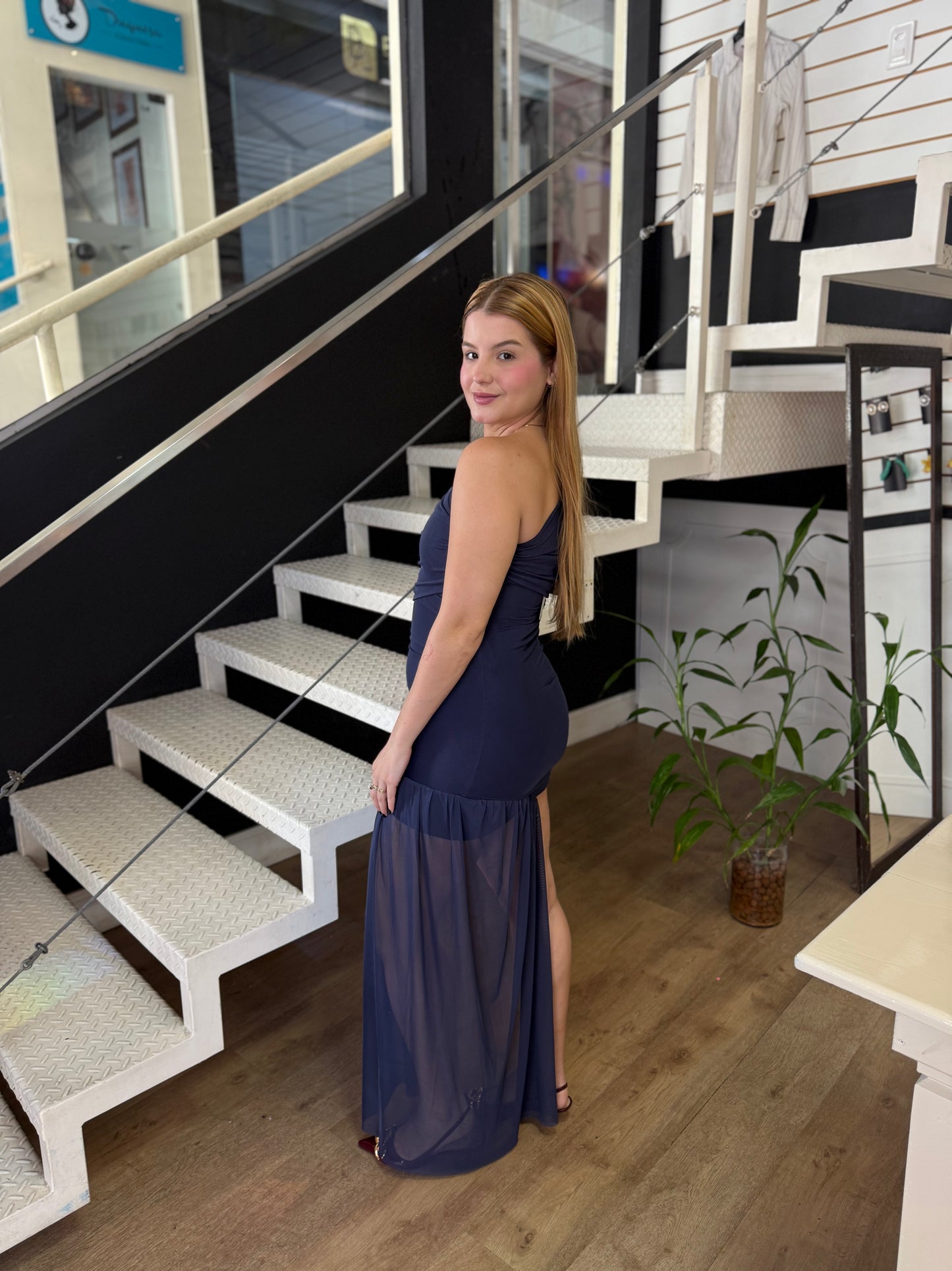 Vestido Azul Assimétrico com Tule