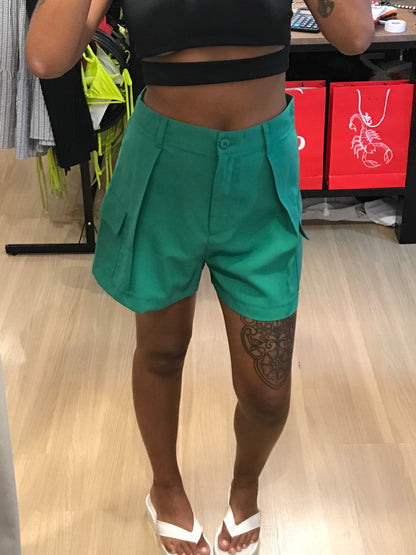 Shorts alfaiataria cargo verde