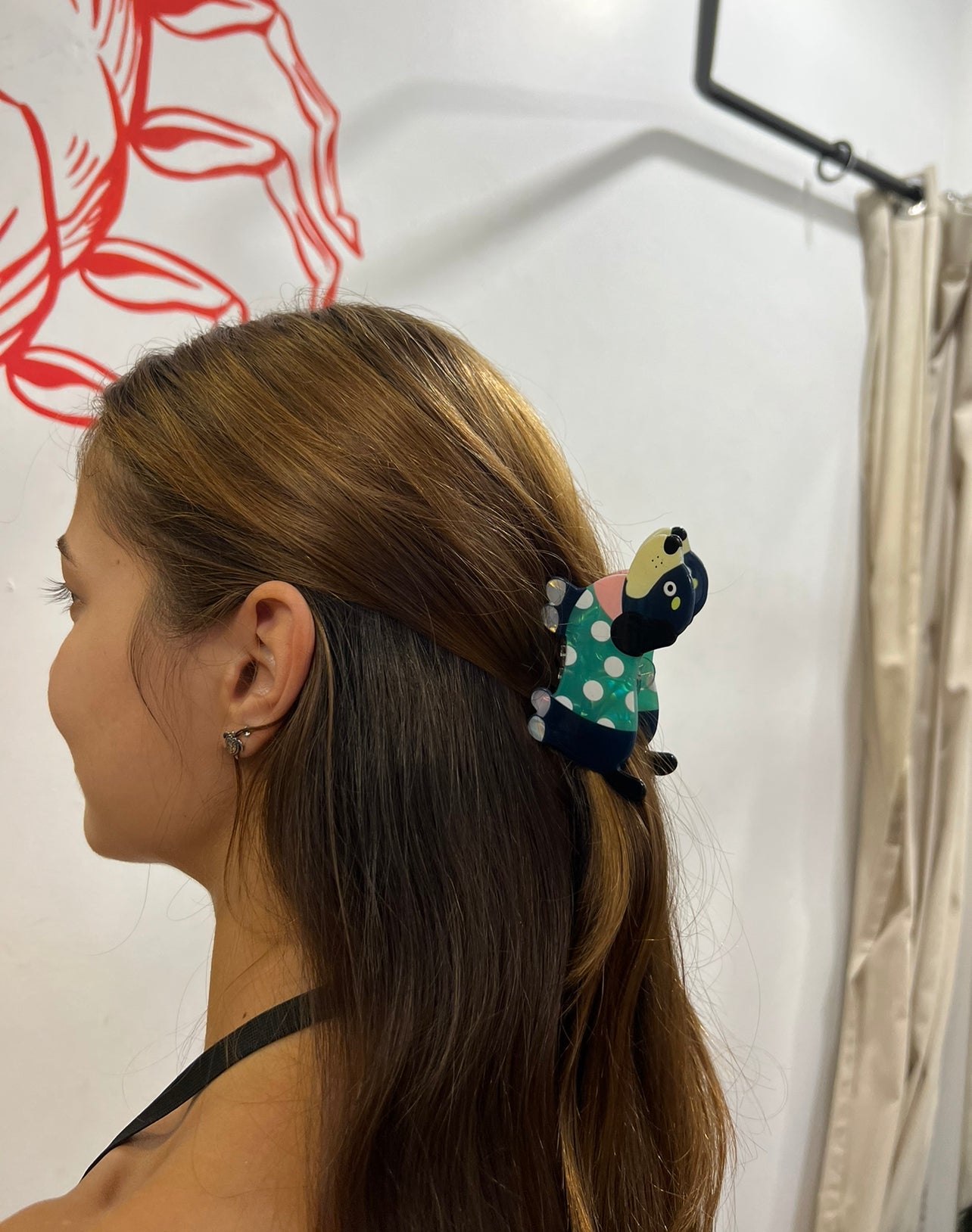 Piranha de cachorro preto com roupinha