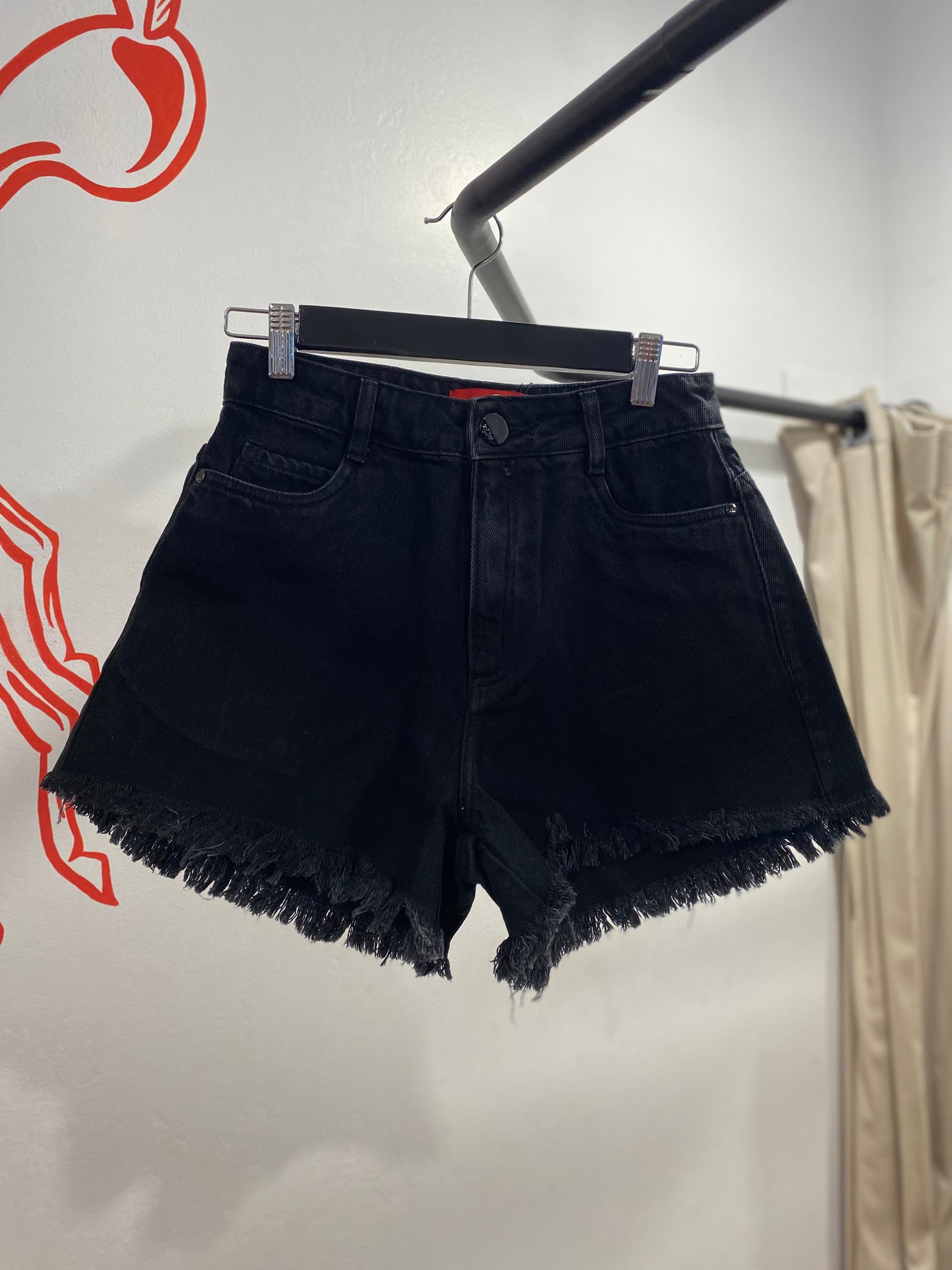 Shorts jeans preto desfiado