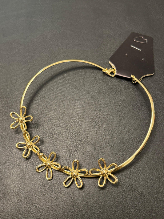 Colar chocker dourado com flores