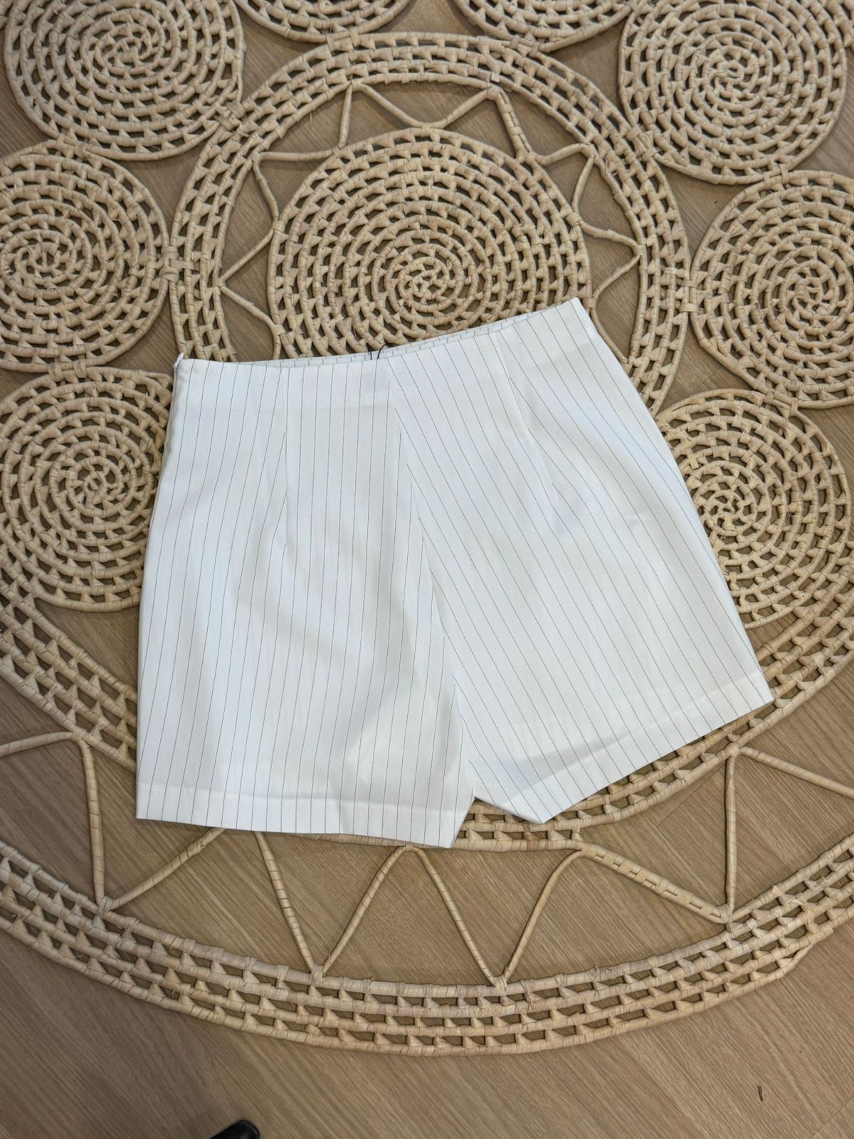 Short Saia Risca de Giz Branco