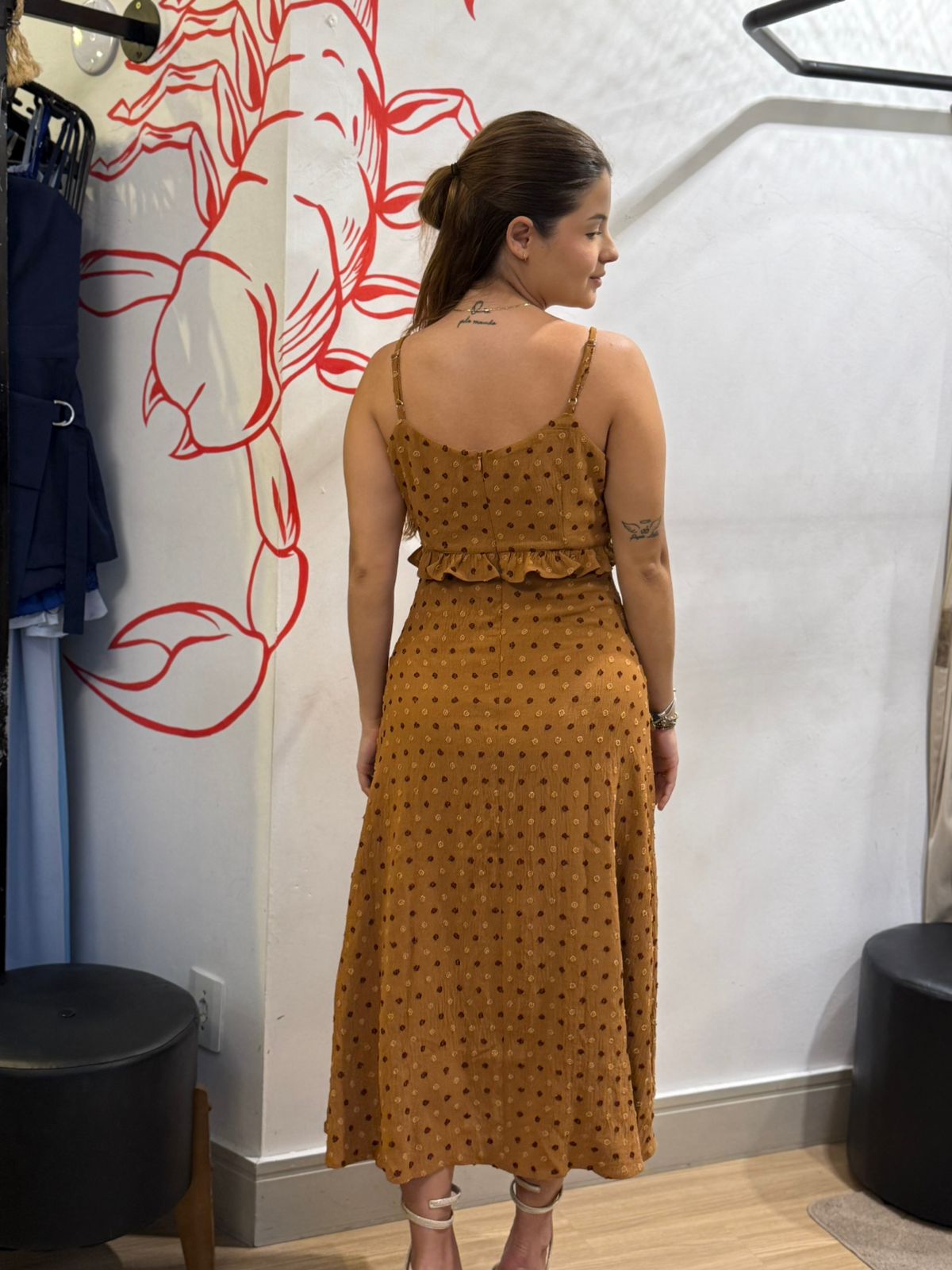Vestido Midi Em Poá Relevo
